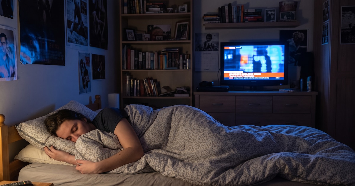 What happens to the body when you fall asleep with the TV on
