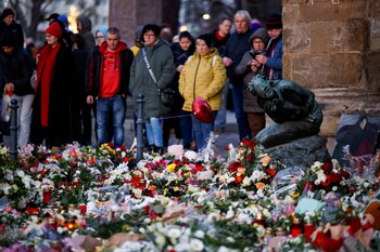 Homenaje a las víctimas del atentado en el mercado navideño de Magdeburgo. (REUTERS/Axel Schmidt)