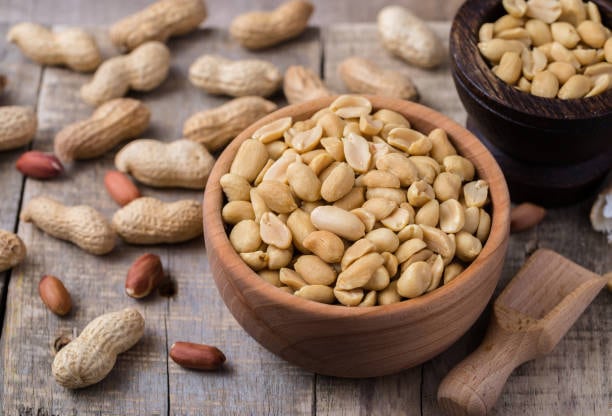 Los maníes aportan leucina junto con grasas saludables, vitamina E y minerales