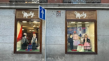 La tienda de disfraces de la calle Maestro de Victoria 2, que fue fundada en 1943 y se encuentra a pocos metros de la plaza del Sol