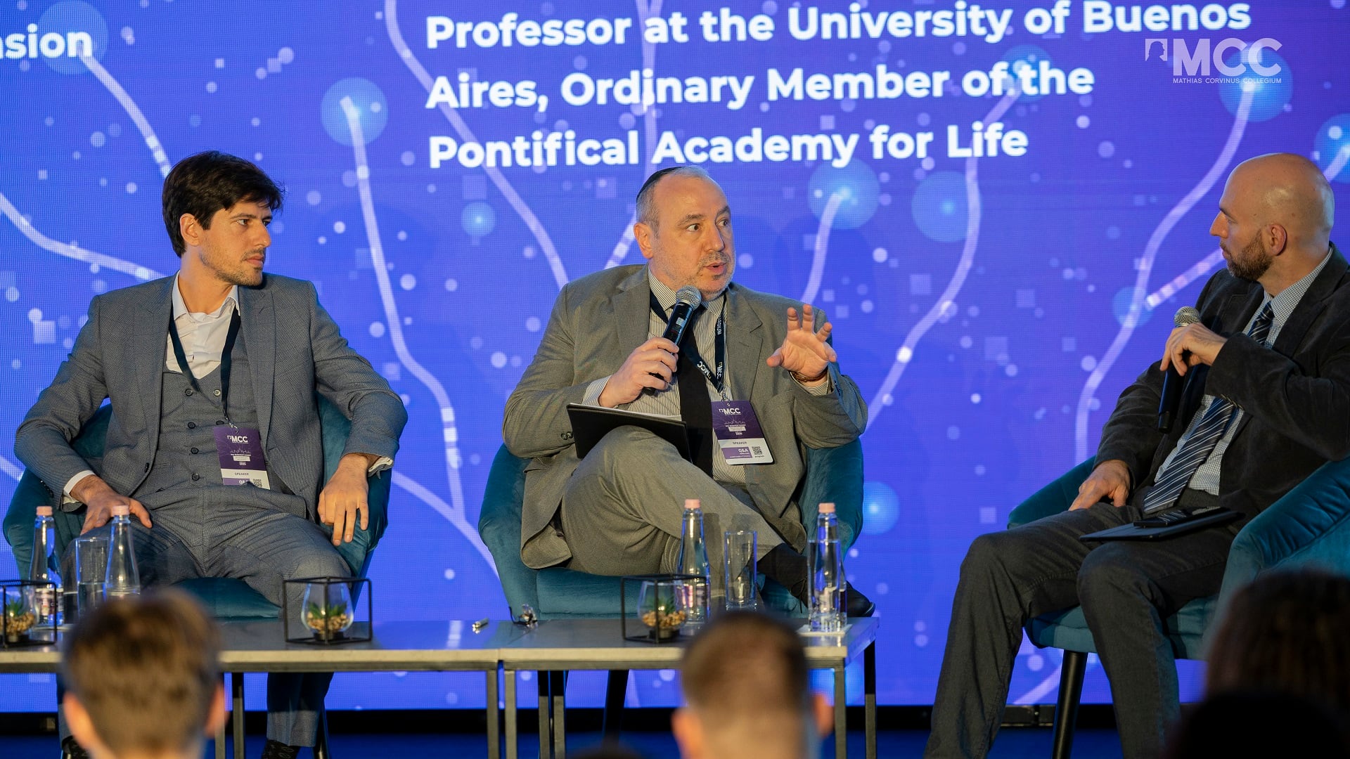 Rab. Dr. Fishel disertando sobre IA, política y bioética en el MCC, 2025