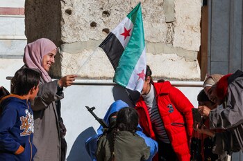 Miles de personas celebraron la caída del régimen de Bashar Al Assad en distintos puntos de Siria (REUTERS/Amr Abdallah Dalsh)