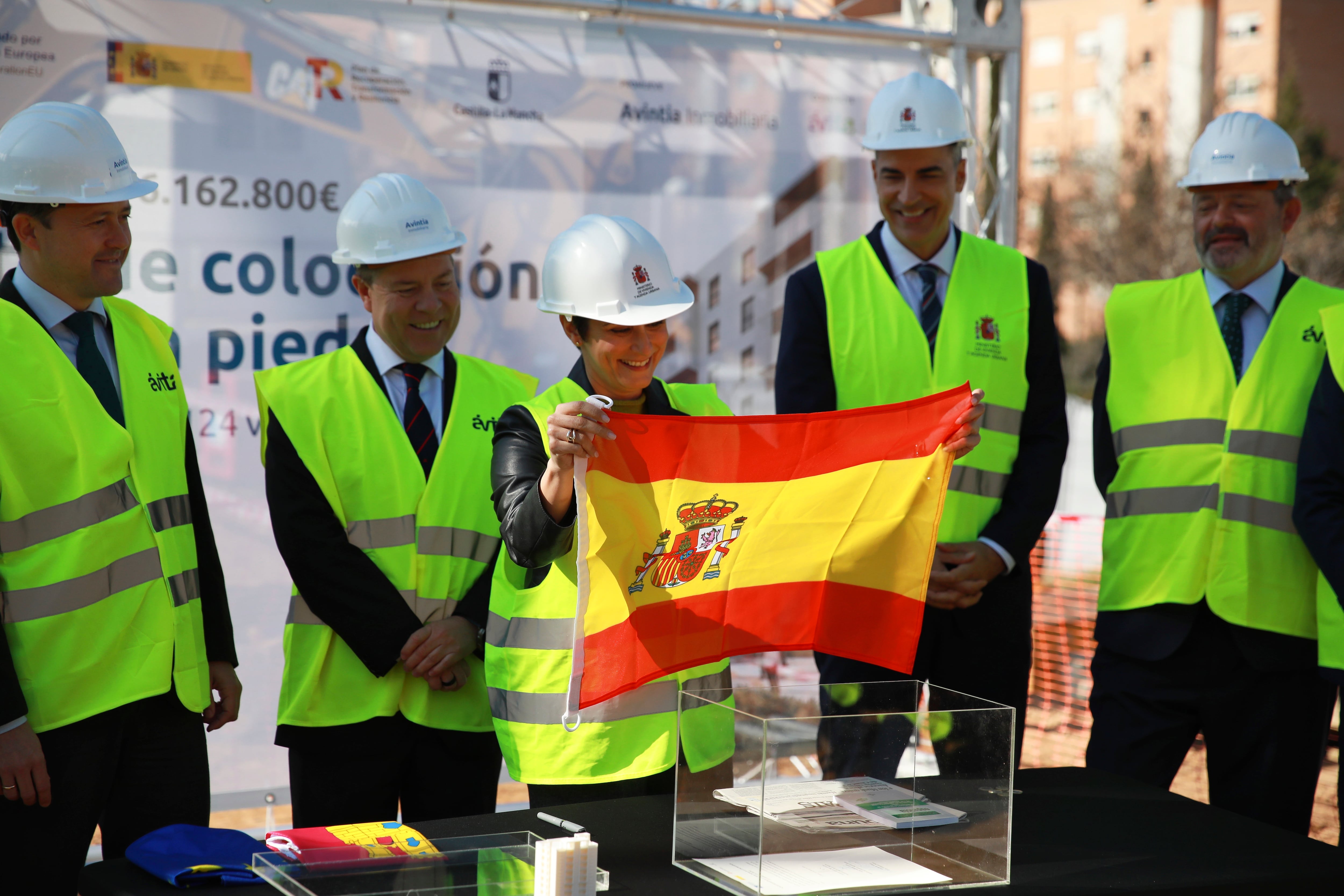 La ministra de Vivienda, coloca la primera piedra de una promoción en Toledo. (Juanma Jiménez/Europa Press)