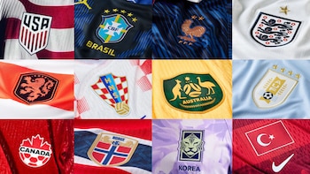 Collage de doce emblemas de equipos nacionales de fútbol sobre sus camisetas Nike, incluyendo los de Estados Unidos, Brasil, Francia, Inglaterra y Países Bajos