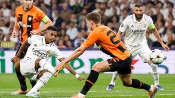 Rodrygo anotando su gol ante