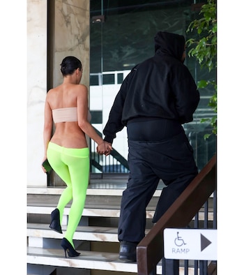 Bianca Censori fue captada junto