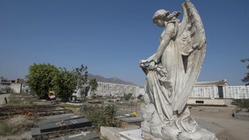 El Ángel se encuentra frente