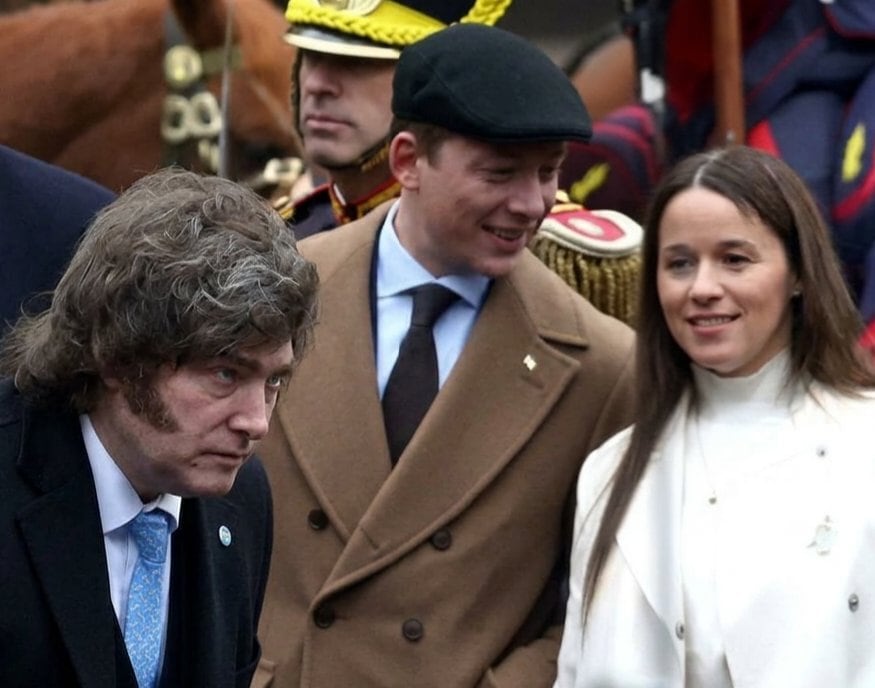 La foto que reposteó Santiago Caputo, junto al presidente Milei y la secretaria de Legal y Técnica, María Ibarzábal