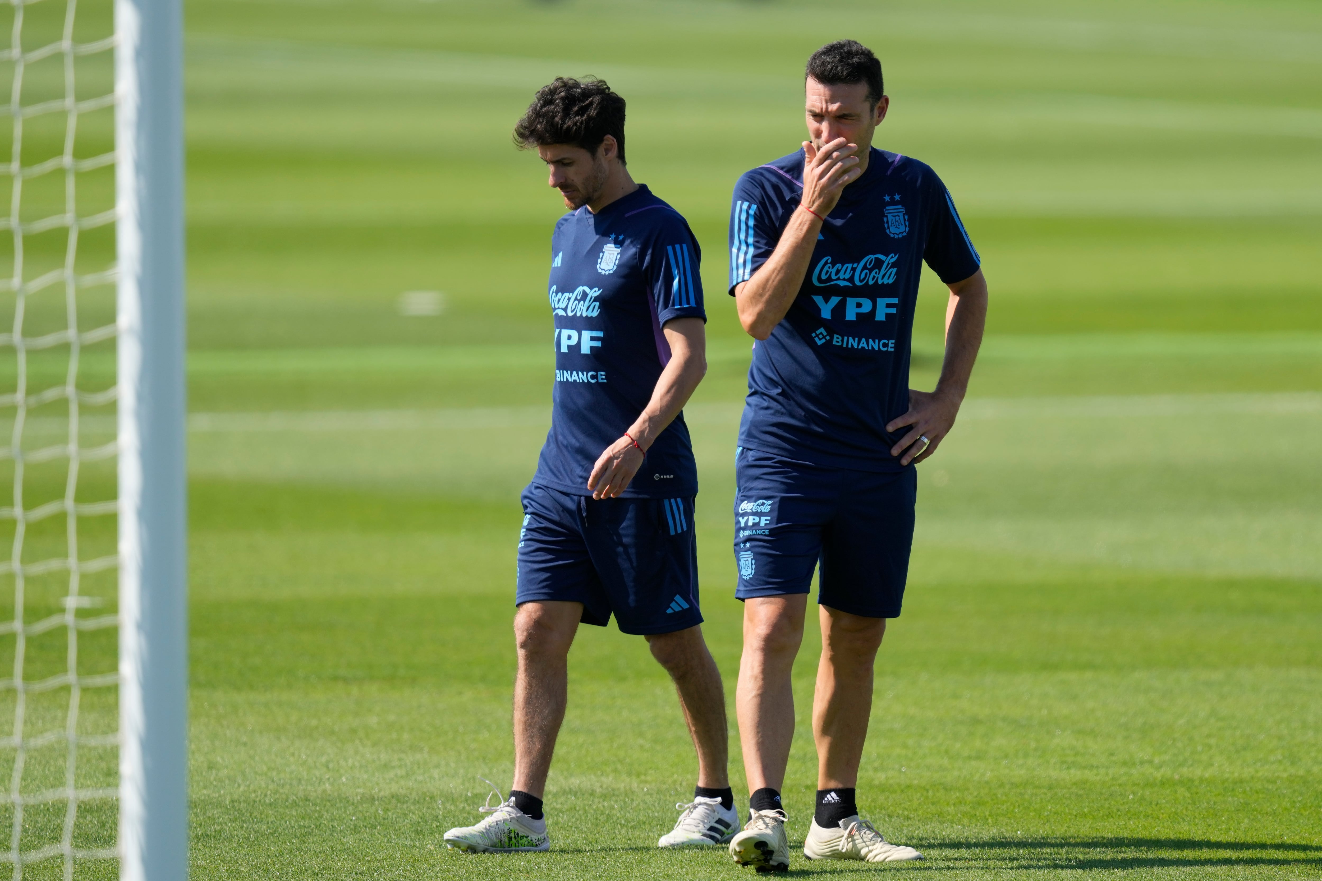 Scaloni y Aimar tomaron las riendas de la Selección tras el Mundial 2018 (AP Photo/Jorge Saenz)
