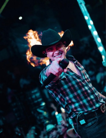 Agradeció a los que en