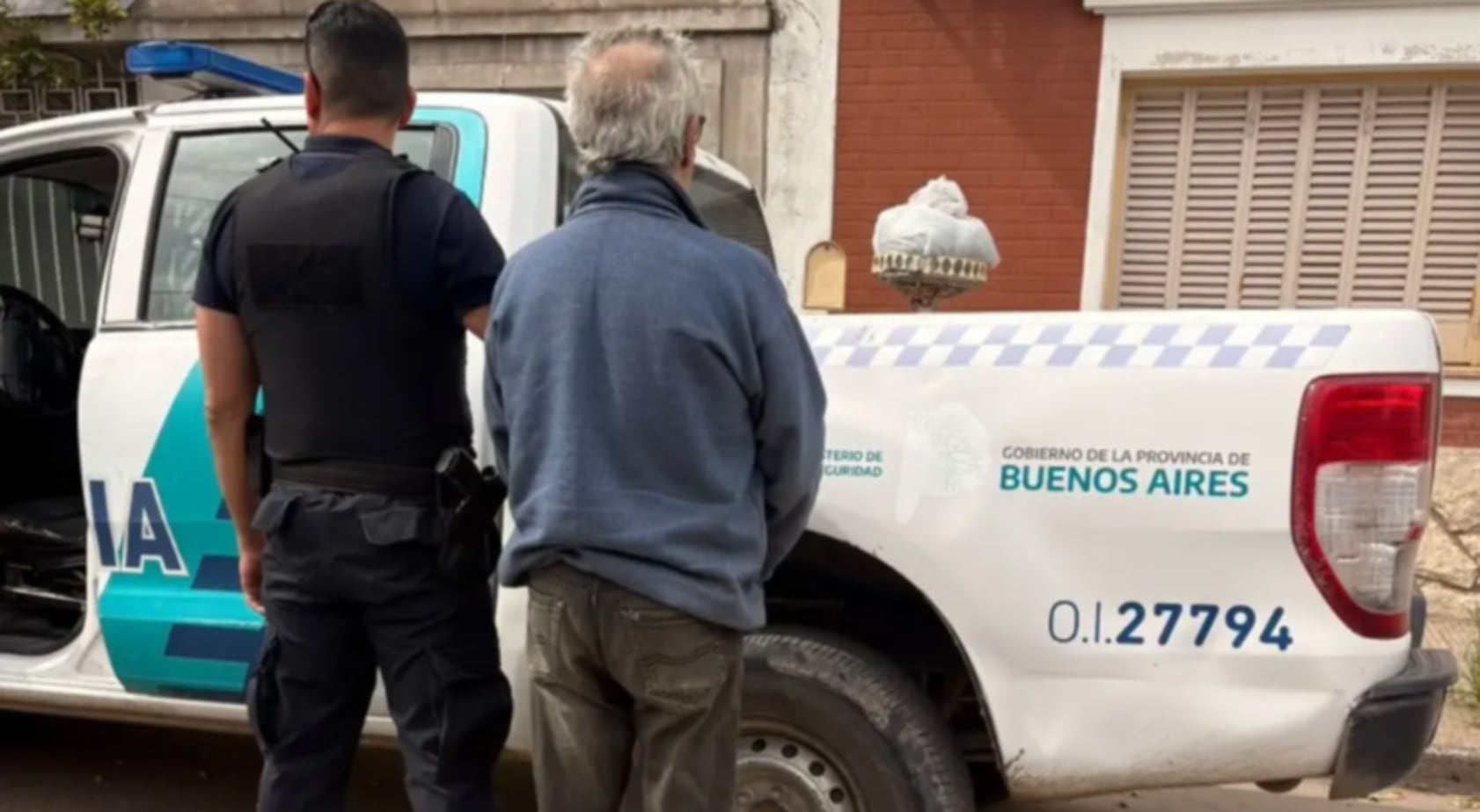 El conflicto familiar comenzó por el reclamo ante un automóvil en mal estado que obstruía el tránsito frente a una vivienda (La Nueva)