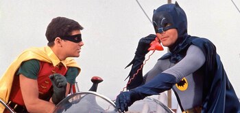 Adam West como Batman y