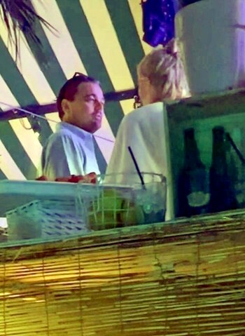Leonardo DiCaprio fue fotografiado junto