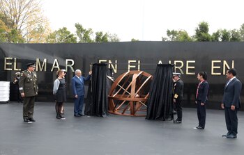 Durante la ceremonia fue develada