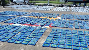 La Estación de Guardacostas interceptó una lancha tipo Go Fast con 4.022 paquetes de clorhidrato de cocaína - crédito Armada de Colombia