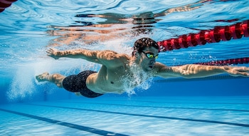 Las patadas con rotación estimulan