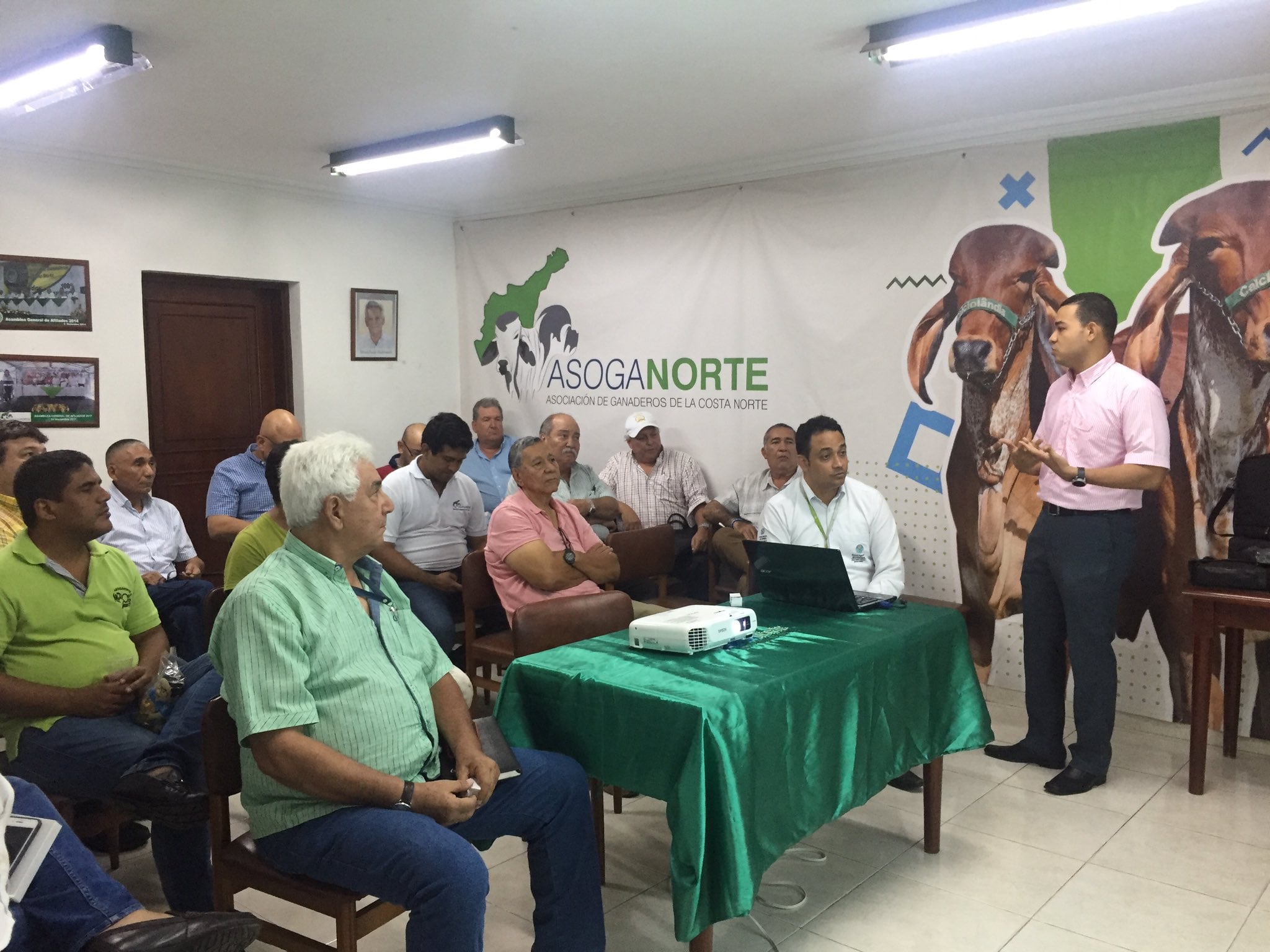 El gremio ganadero exige al Gobierno la revisión de los avalúos catastrales y políticas que reconozcan la realidad económica y social del campo colombiano - crédito @ASOGANORTE / X