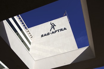 La ratificación del acuerdo de SAG-AFTRA superó el 90% de apoyo y contó con la participación de más del 19% del padrón habilitado (AP/Richard Vogel).