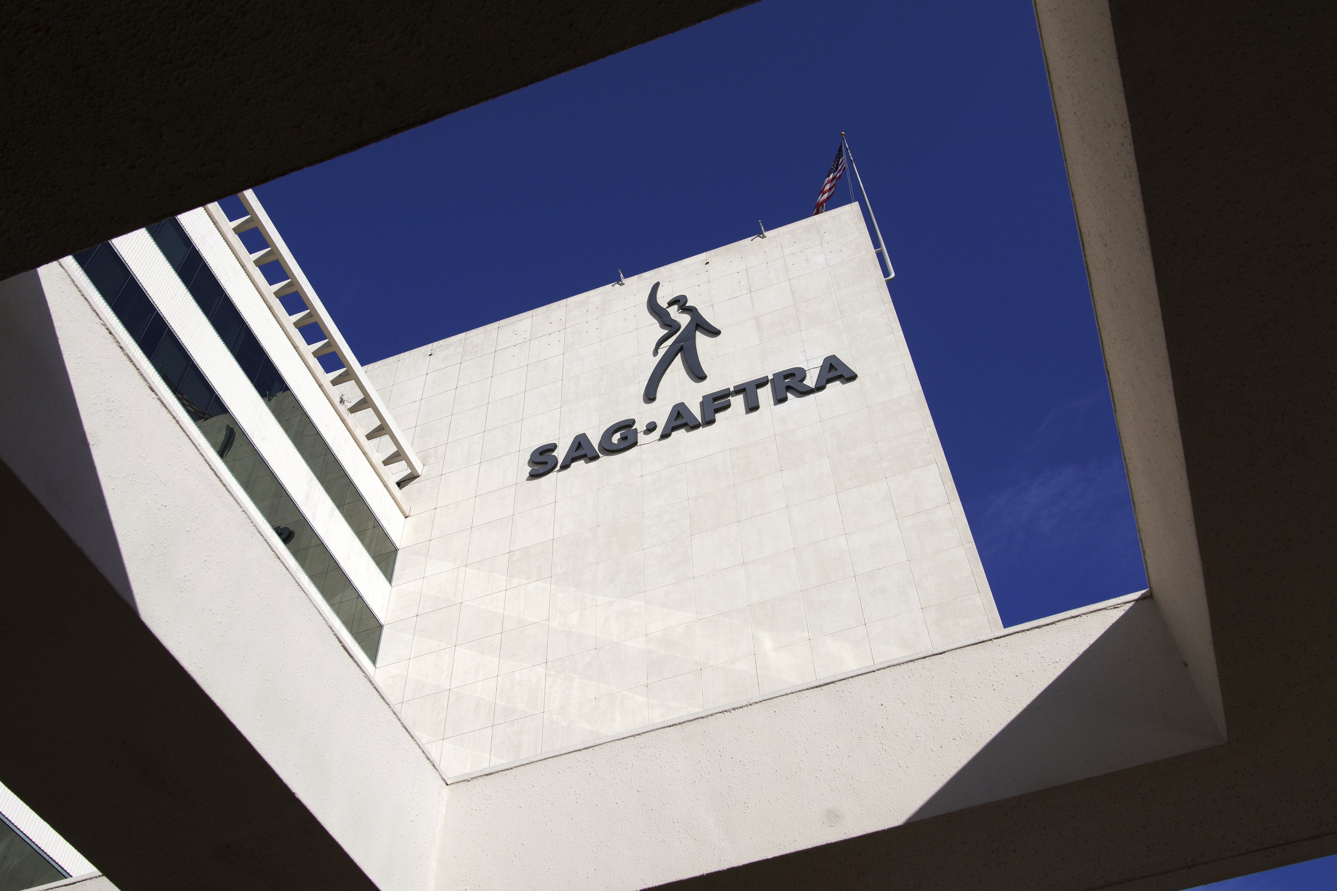 La ratificación del acuerdo de SAG-AFTRA superó el 90% de apoyo y contó con la participación de más del 19% del padrón habilitado (AP/Richard Vogel).