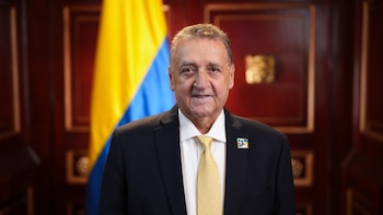 Congresista planteó reducir el gasto público en $45 billones y propuso cambios tributarios ante la crisis fiscal