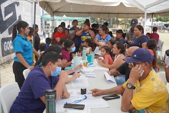 Las Unidades Médicas de Atención Comunitaria recorren distintos municipios de Honduras para ofrecer consultas generales y medicamentos gratuitos.