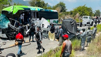 Choque entre autobús de Rápidos del Sur y Guardia Nacional deja una menor muerta en Jiquipilas, Chiapas