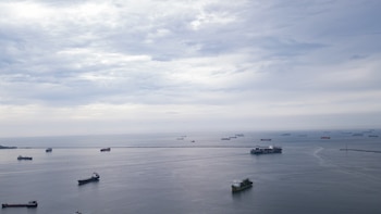 Canal de Panamá registra 127 embarcaciones en espera mientras las subastas alcanzan cifras récord