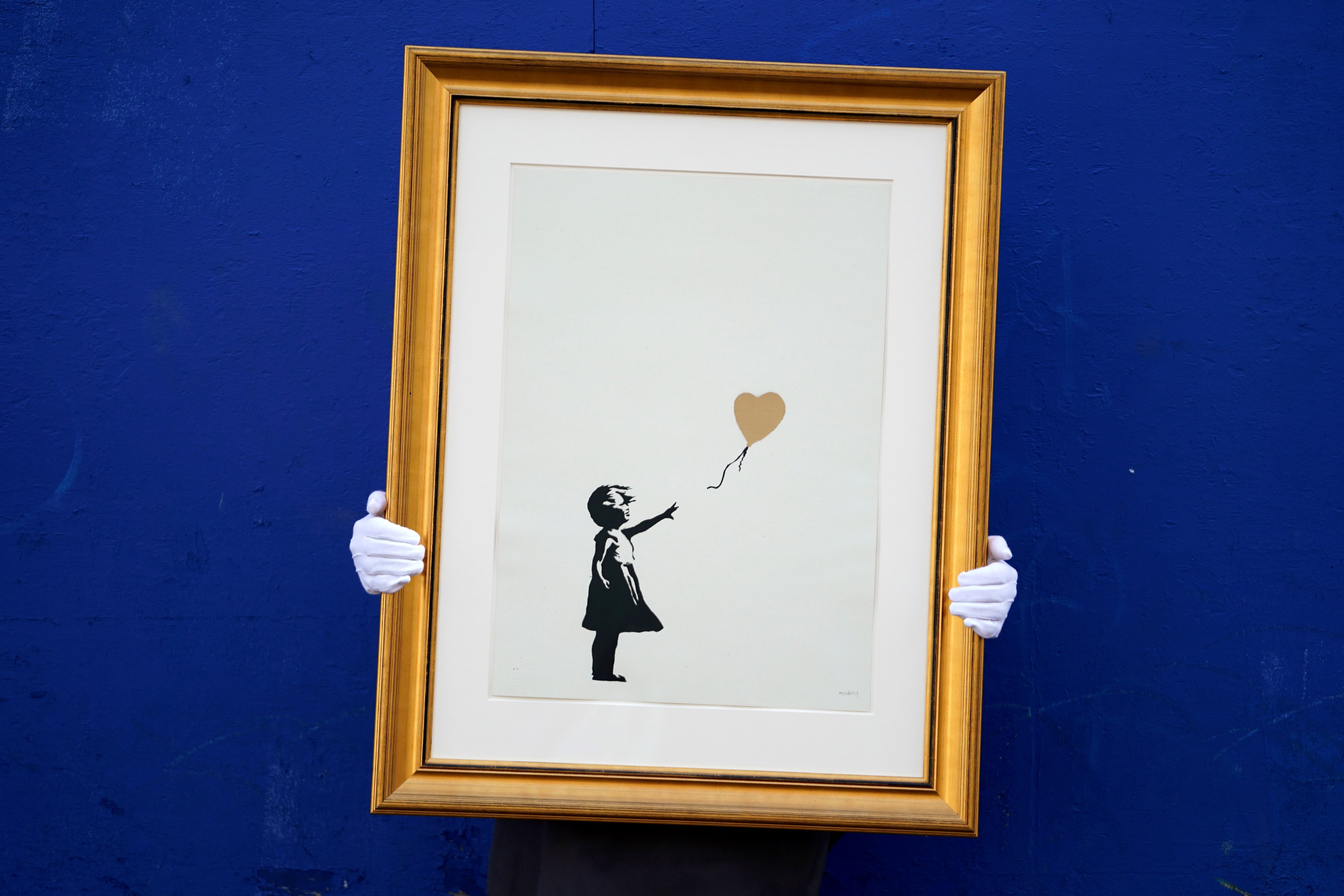 Banksy desafía a museos y autoridades con intervenciones clandestinas y murales de fuerte contenido político (EFE/ Will Oliver)