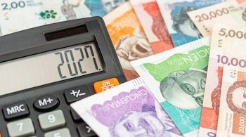 Crowe Colombia evaluó tres escenarios de incremento del salario mínimo en Colombia para 2027 con variaciones de 6,29%, 8% y 10% - crédito VisualesIA/Imagen Ilustrativa Infobae