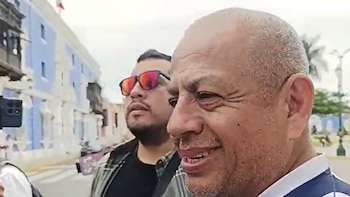 General Víctor Revoredo se ríe y da insólita respuesta sobre estatura de detenidos en Trujillo: “¡Que viva el Perú!”