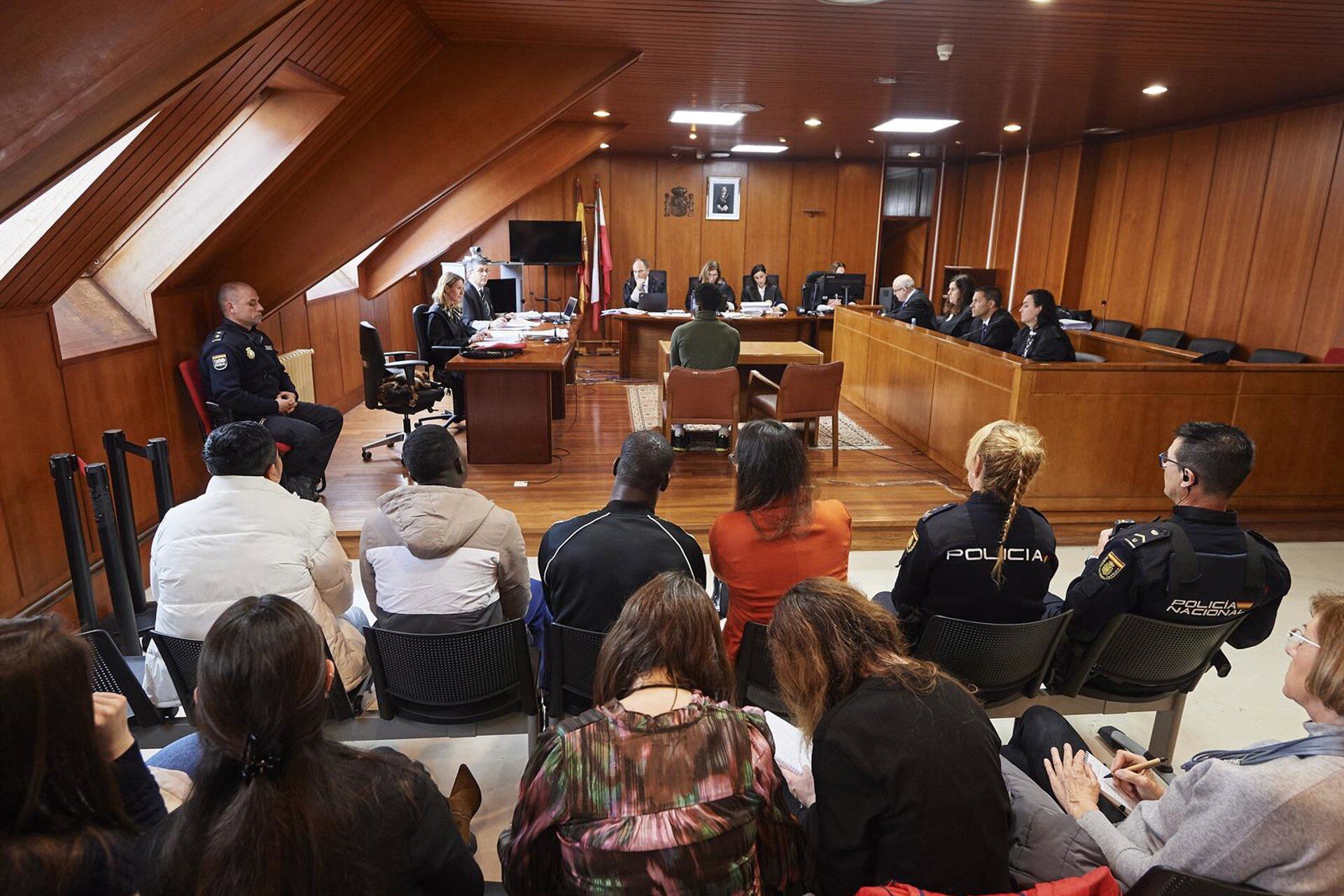 19/03/2024 Los acusados durante un juicio por una violación grupal en Santander en 2022, en la Audiencia Provincial, a 19 de marzo de 2024, en Santander, Cantabria (España). La Audiencia Provincial juzga hoy y mañana miércoles 20 a cuatro procesados por la violación grupal a una joven de 22 años hace dos veranos en Santander y en la que participó un quinto varón no identificado, para los que la fiscalía solicita una pena conjunta de más de cien años de cárcel. El ministerio público pide 30 años de prisión a cada uno de los tres acusados por un delito de agresión sexual con penetración y actuación conjunta de varias personas -doce por violación y 18 como cooperadores necesarios de lo anterior.POLITICA César Ortiz - Europa Press