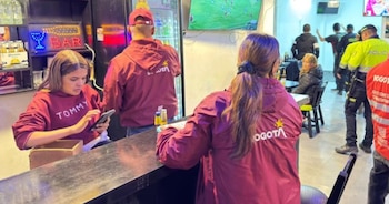 El hallazgo más relevante ocurrió en un local del sector Belalcázar, de la localidad de Teusaquillo, donde 228 cervezas vencidas estaban listas para la venta - crédito Alcaldía Mayor de Bogotá