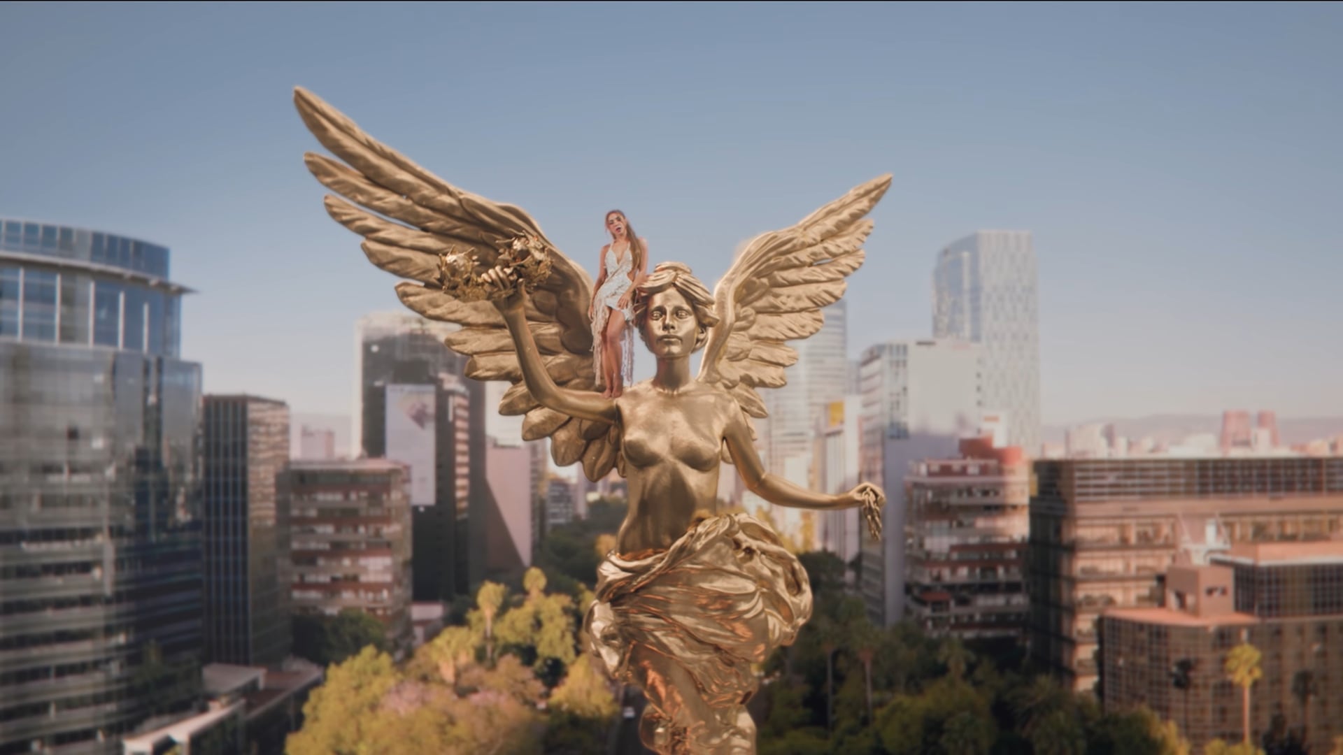 En México celebraron que la barranquillera utilizara uno de sus monumentos más importantes en el videclip - crédito @Shakira/YouTube