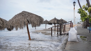 EN VIVO| Clima en México hoy domingo 11 de octubre: Huracán Simón se localiza a 40 km al oeste-suroeste de Playa Pérula, Jalisco