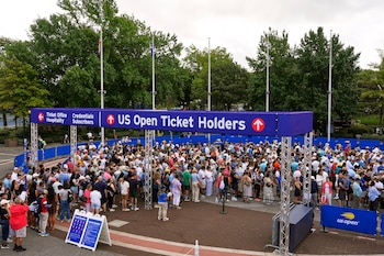 El pase para el primer día con acceso solo a las canchas exteriores en Flushing Meadows multiplica los valores de Wimbledon, Roland Garros y Australia (AP Foto/Yuki Iwamura)