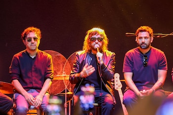 La banda se formó en Ciudad de México en 2013 y definió su propuesta con Mendoza en voz y bajo, Erik Vázquez en guitarra y Meléndez en teclados, sintetizadores, composición y producción. (FOTO: MOISÉS PABLO/CUARTOSCURO.COM)