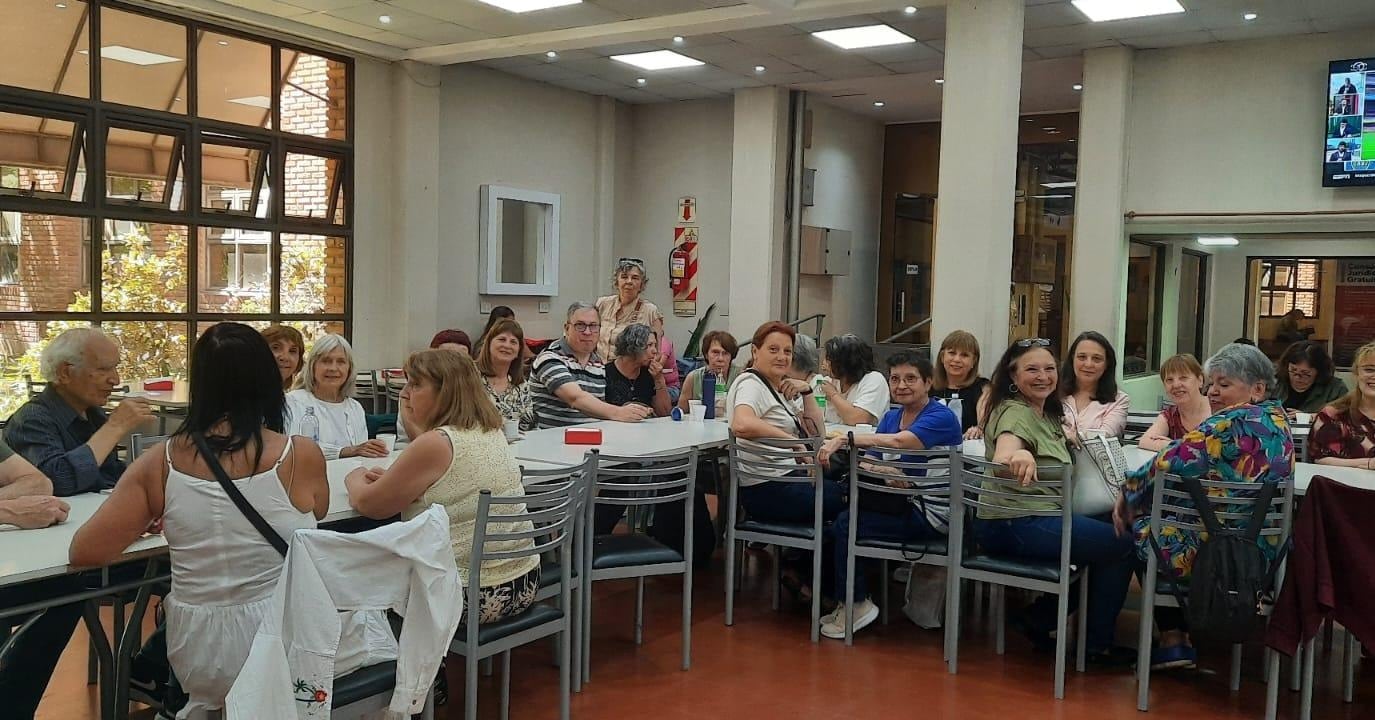 Universidades amplían programas dirigidos a mayores de 50 años.