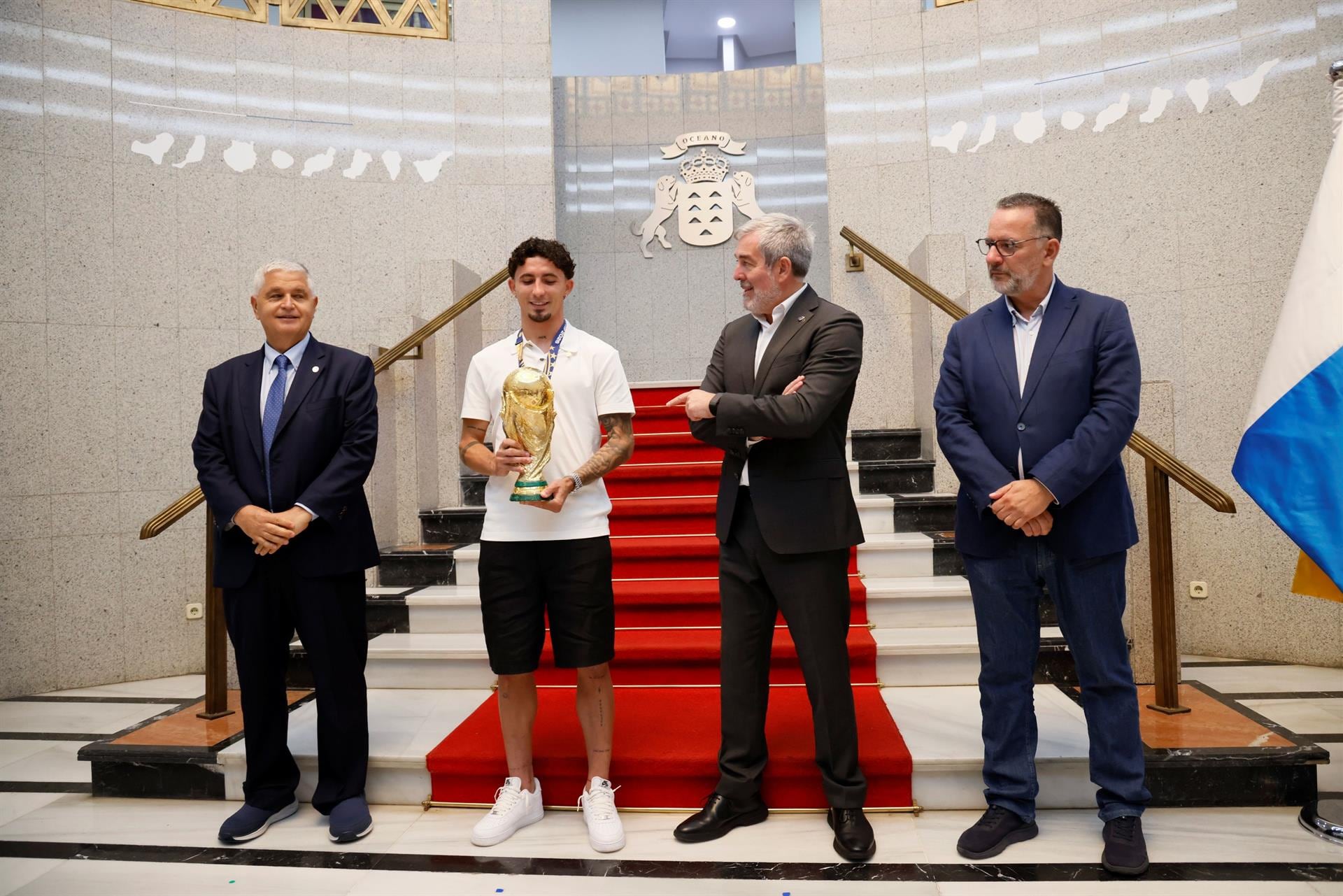 Yéremy Pino es homenajeado en Canarias por su "perseverancia" para ganar el Mundial