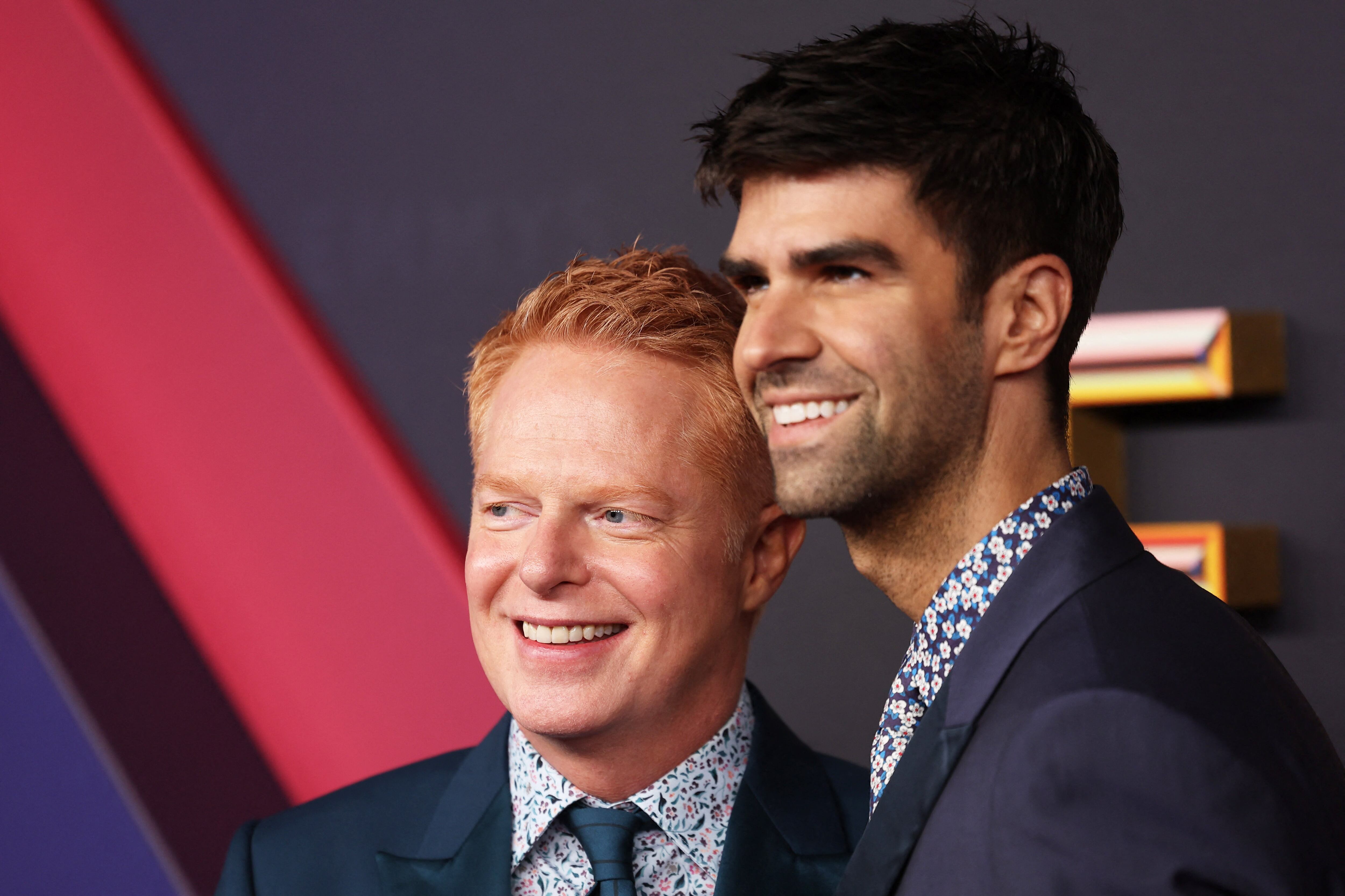 Jesse Tyler Ferguson comparte su vida junto a Justin Mikita, con quien está casado desde 2013 y tiene dos hijos, Beckett y Sully. (REUTERS/Mike Blake)