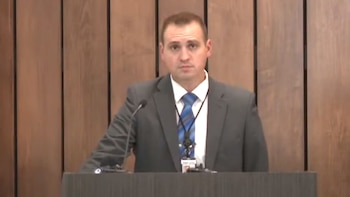 Josh Lacey, anunció en una