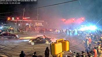 La policía de Atlanta arresta a 18 personas tras carreras ilegales en una intersección