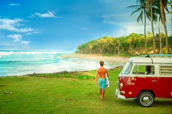 Las escuelas de surf y el alquiler de equipos en Cabarete facilitan la práctica para principiantes y surfistas experimentados./ (Cortesía)
