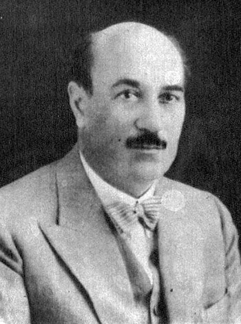 Junto a Simón I. Patiño