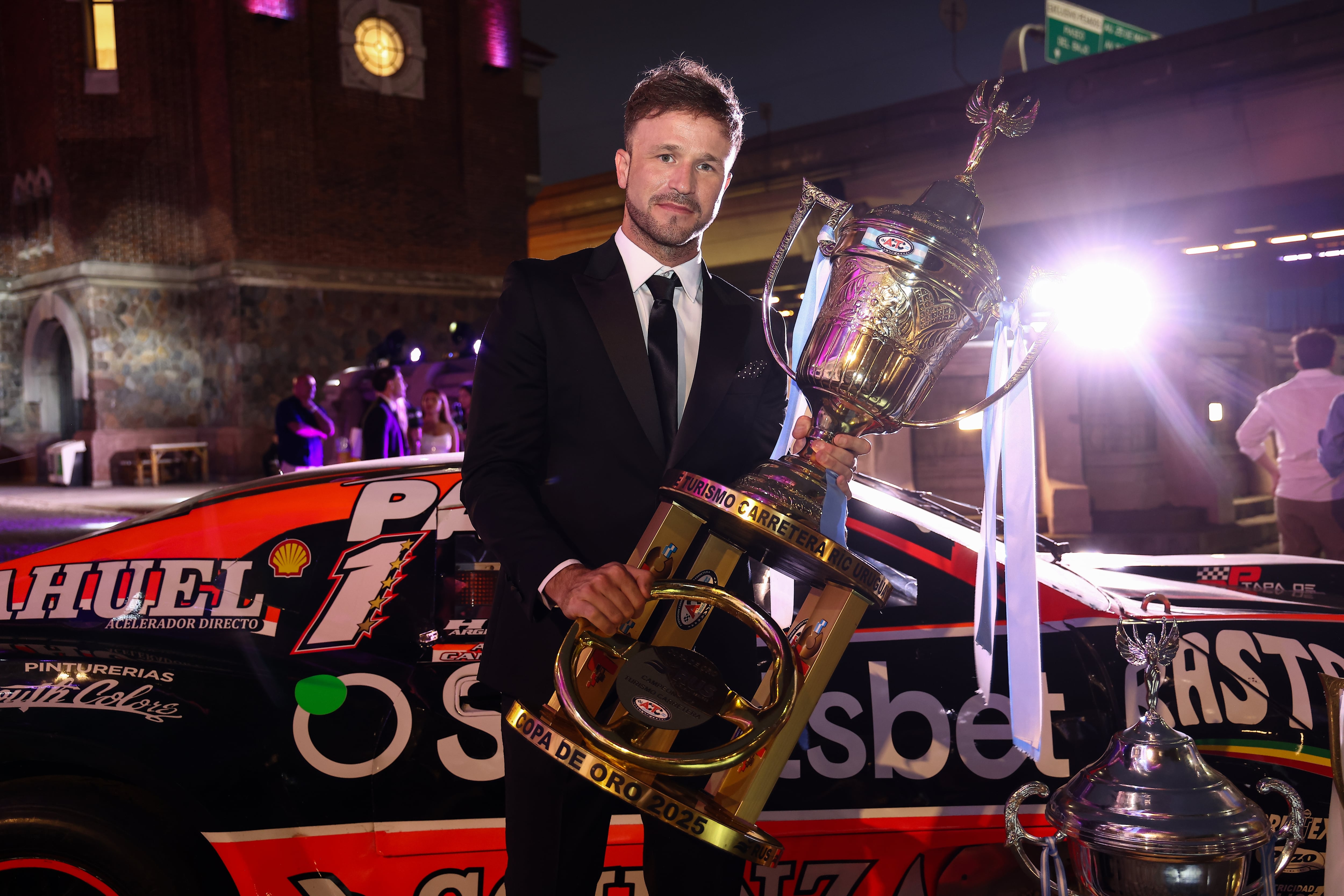 Agustín Canapino alcanzó su quinto título de TC y es el primer piloto en conseguir la triple corona en el automovilismo nacional (Crédito: Gonzalo Colini / Prensa Premios Olimpia 2025)