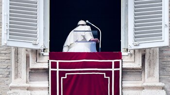 Francisco se retira de la