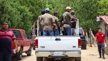Un grupo de autodefensas capturó