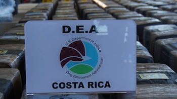 Policía colombiana incautó más de una tonelada de cocaína en gigantesco operativo en Costa Rica en el que participó la DEA