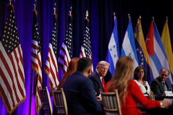 Trump se reunió con latinos