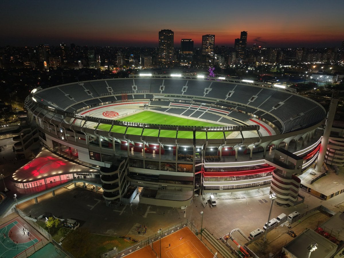 Así luce la fachada del Estadio en la tribuna Sívori tras la instalación de la nueva tecnología LED
