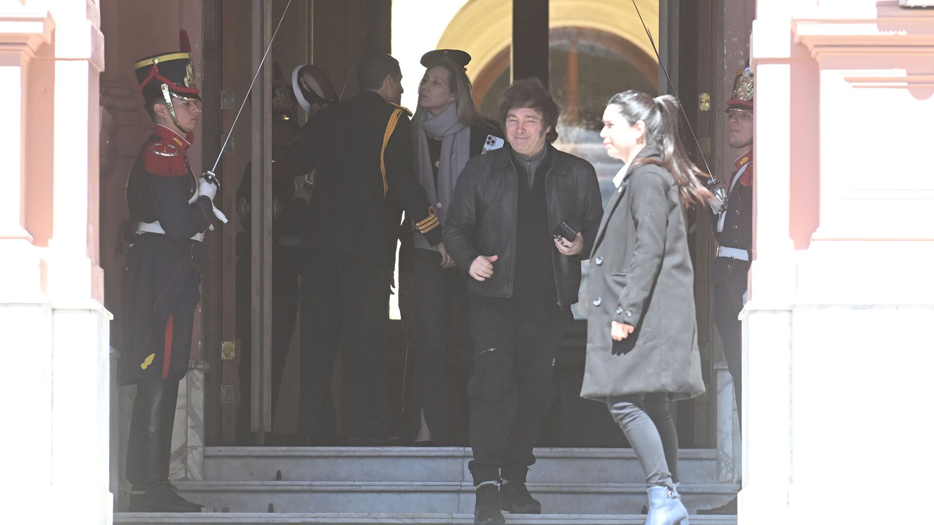 Javier Milei y su hermana Karina se retiran de Casa Rosada tras las reuniones de la mesa política y de gabinete (Fotos: Maximiliano Luna)